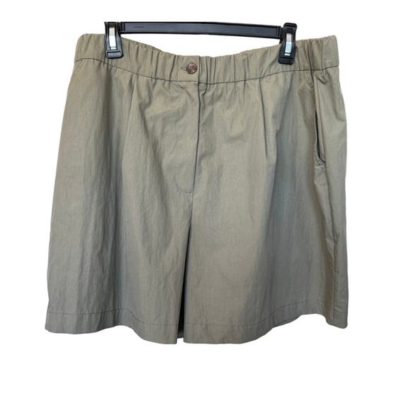 New ~ TOPSHOP , NORDSTROM ~ Women's Green Pleated Front Chino Shorts Size 12 - Picture 1 of 4